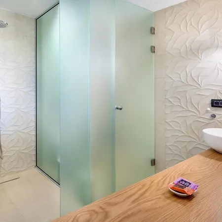 Elena Otel Kíssamos