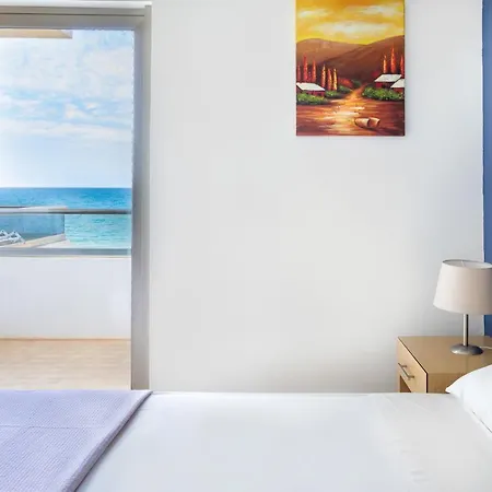 Hotell Elena 3*